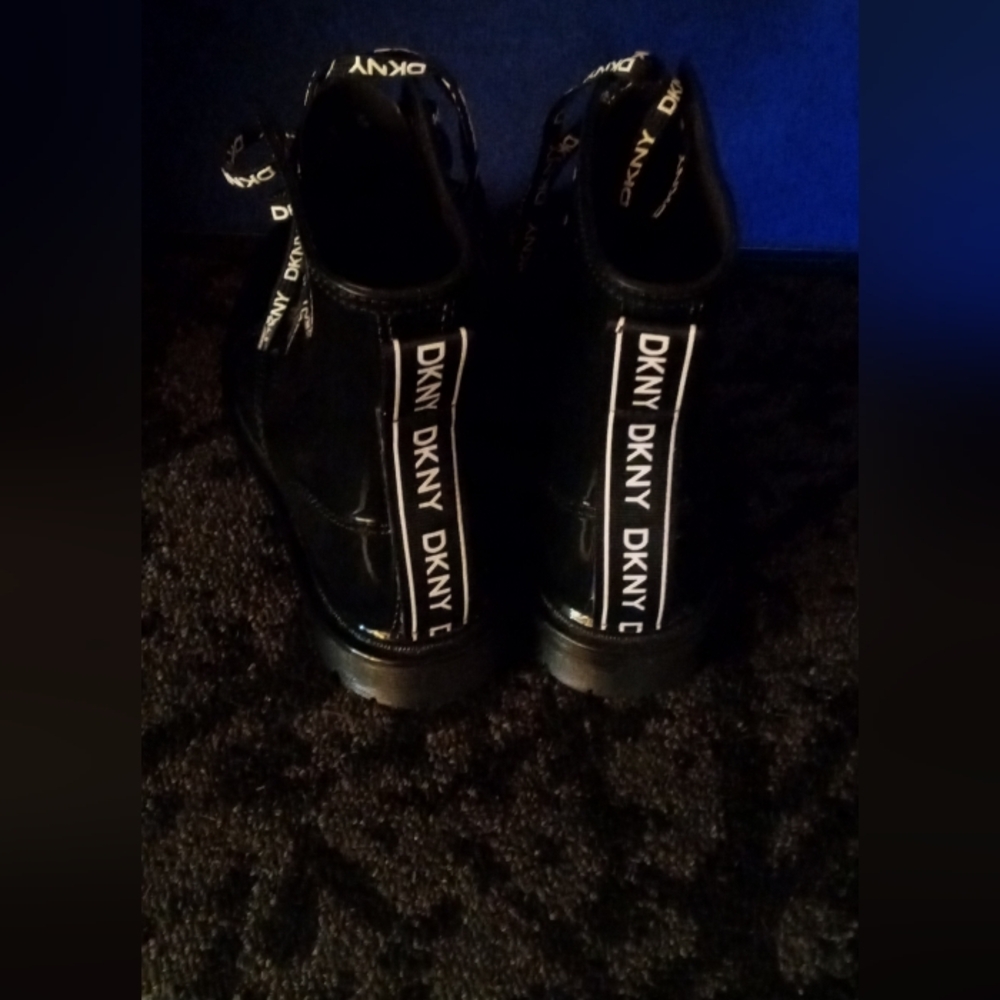 DKNY Black Boots with Logo Laces high glossy - Picture 3 of 7